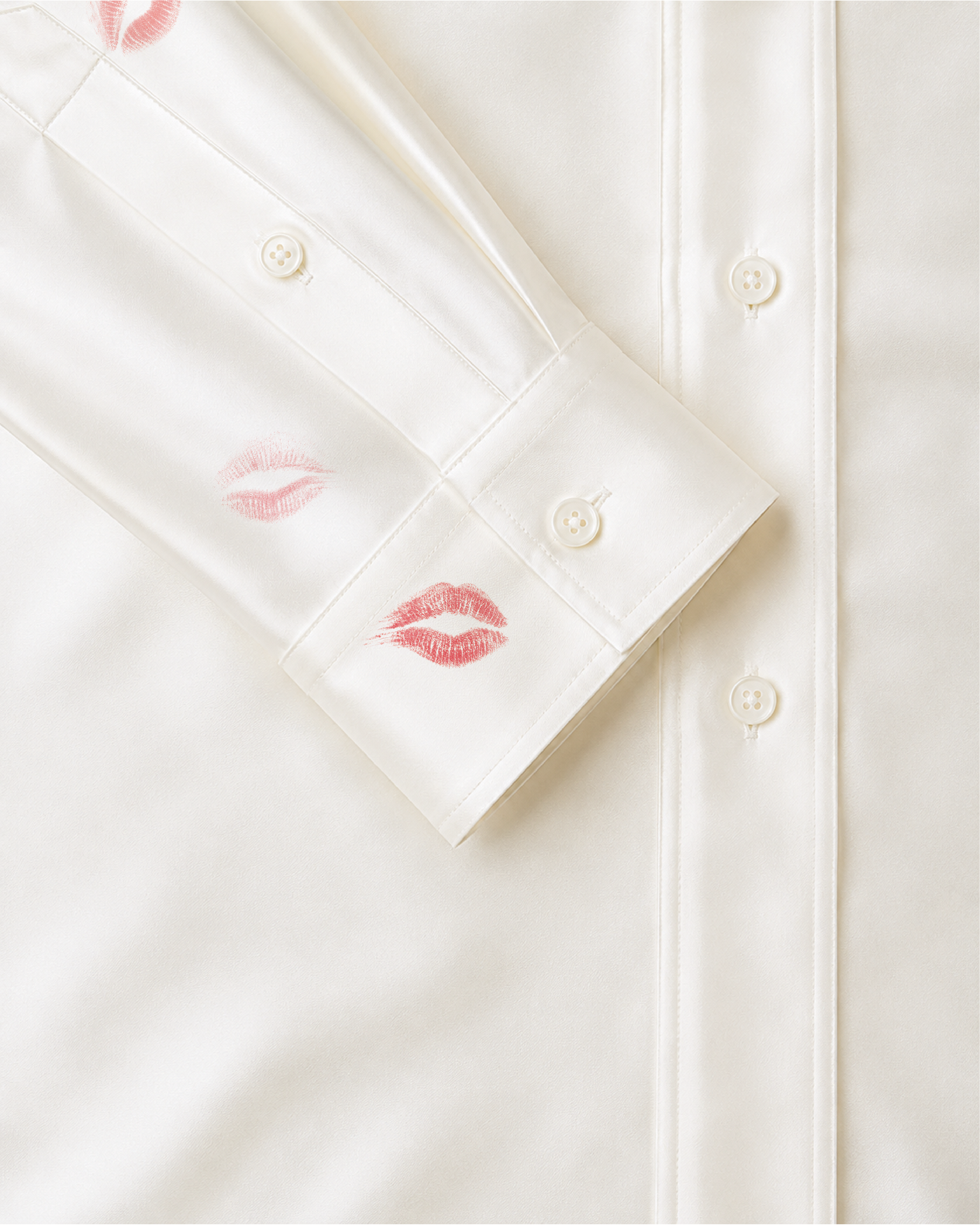 White shirt with a kiss print